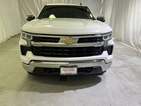 Used 2023 Chevrolet Silverado 1500 LT AWD/4WD image 3