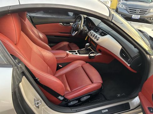 Used 2011 BMW Z4 sDrive30i image 11