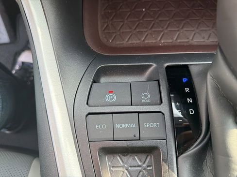 Used 2025 Toyota RAV4 Limited image 18