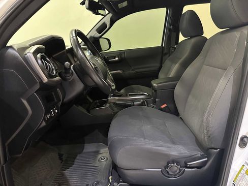 Used 2017 Toyota Tacoma TRD Off-Road AWD/4WD image 21