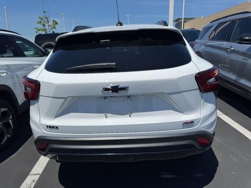 Used 2025 Chevrolet Trax RS w/ Driver Confidence Package FWD image 3