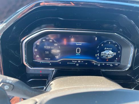 Used 2025 Chevrolet Silverado 1500 LT image 9