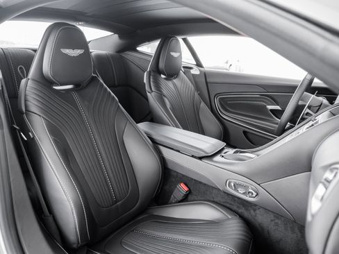 Used 2023 Aston Martin DB11 Coupe image 14