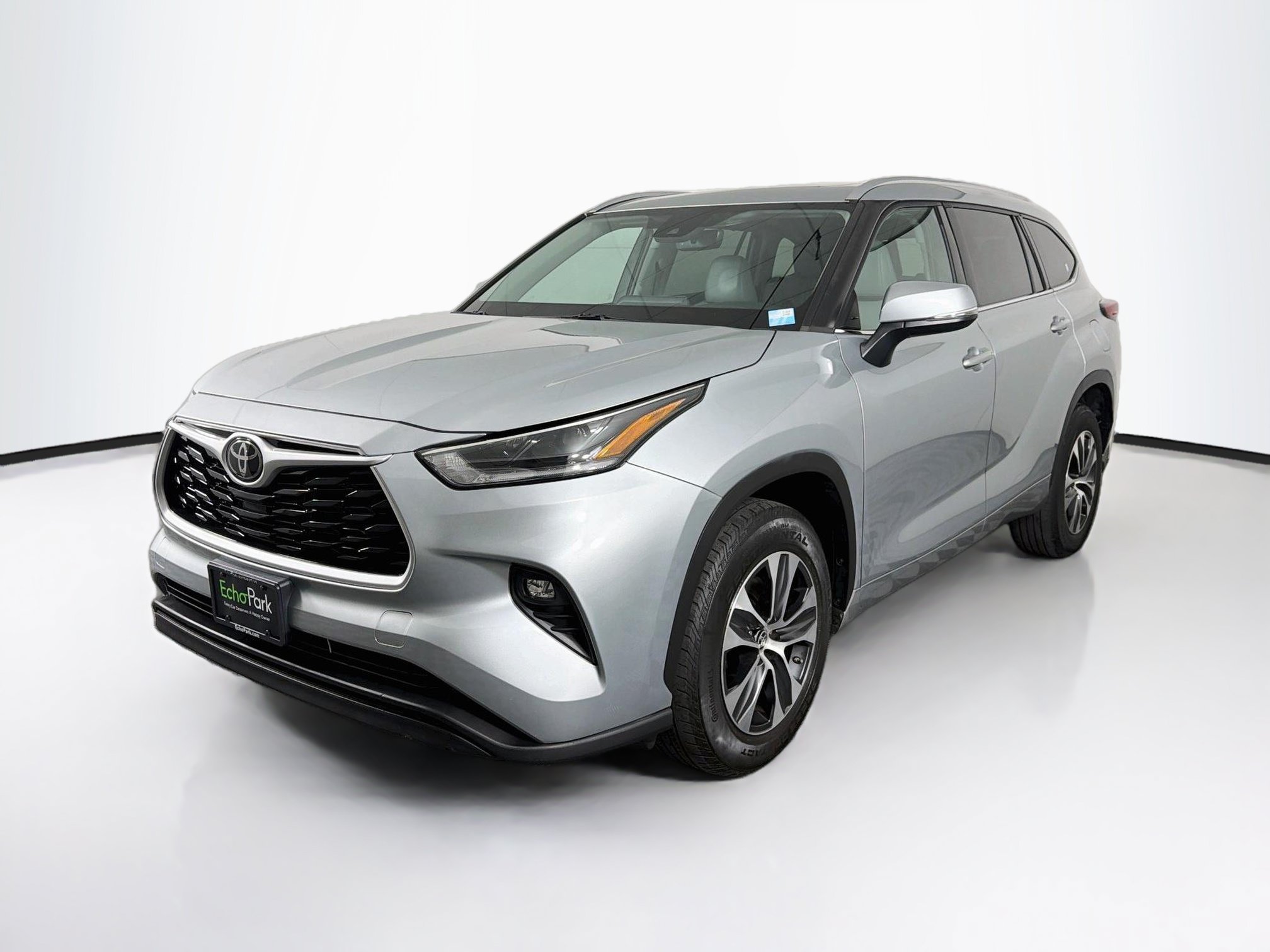 Used 2021 Toyota Highlander XLE FWD image 3