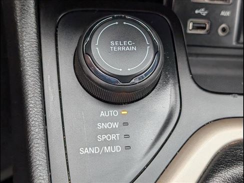 Used 2017 Jeep Cherokee Sport w/ Cold Weather Group image 14