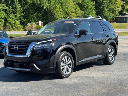 Certified 2025 Nissan Pathfinder SL FWD image 7