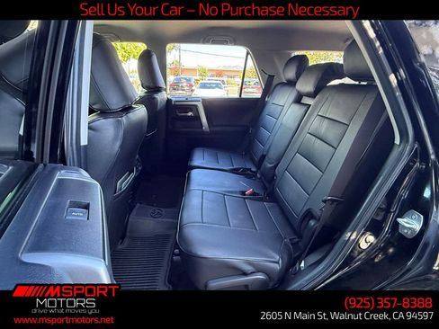 Used 2018 Toyota 4Runner SR5 AWD/4WD image 10