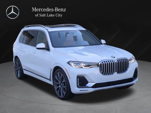 Used 2022 BMW X7 xDrive40i w/ Premium Package image 1