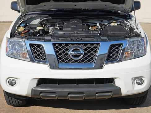 Used 2017 Nissan Frontier SV w/ SV Value Truck Package AWD/4WD image 7