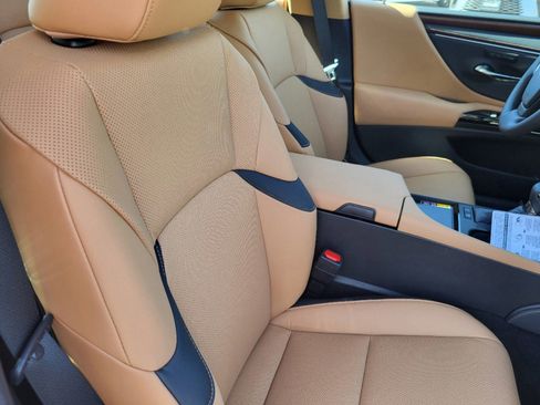 New 2025 Lexus ES 300h w/ Premium Package image 27