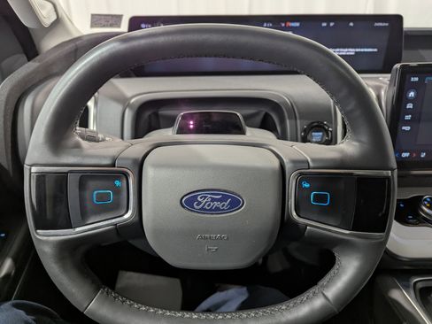 Used 2025 Ford Expedition Active AWD/4WD image 25