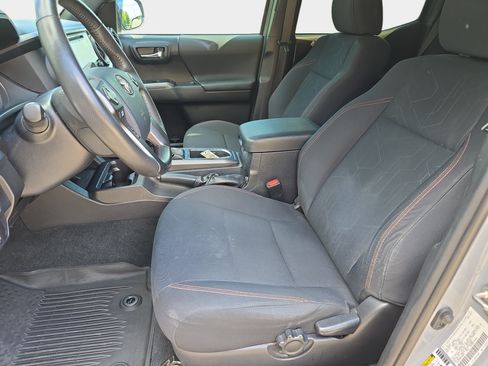 Used 2019 Toyota Tacoma TRD Sport AWD/4WD image 12