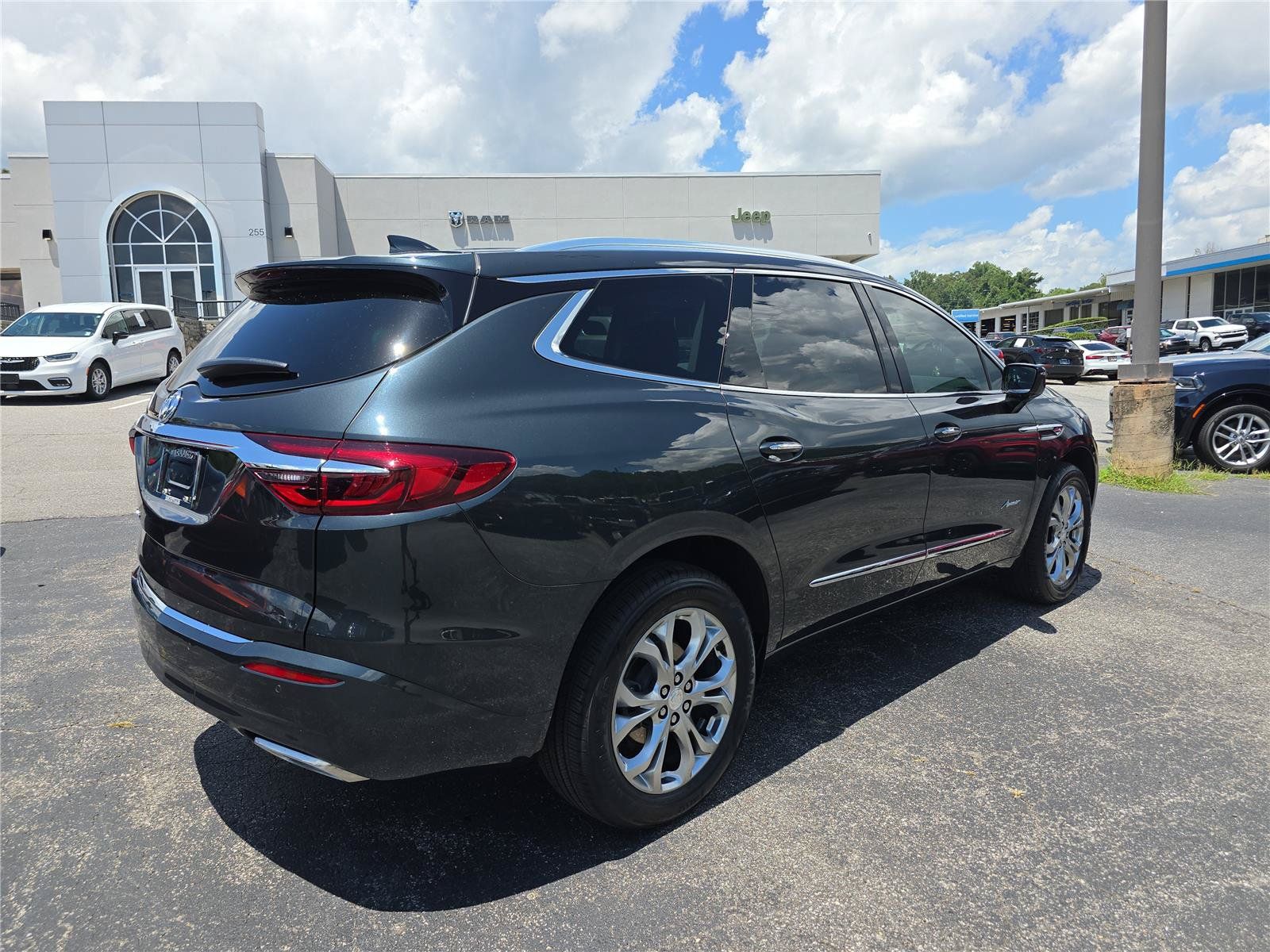 Used 2021 Buick Enclave Avenir w/ Avenir Technology Package FWD image 3