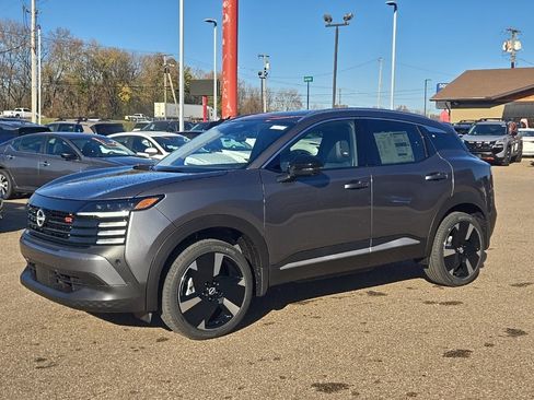 New 2026 Nissan Kicks SR image 3