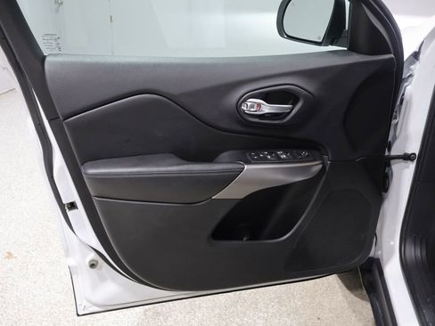 Certified 2019 Jeep Cherokee Latitude Plus w/ Cold Weather Group image 12