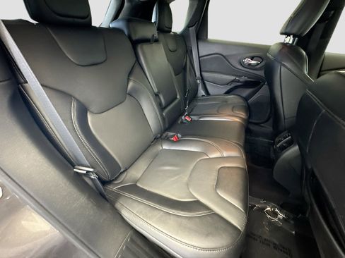 Used 2023 Jeep Cherokee Altitude Lux image 14