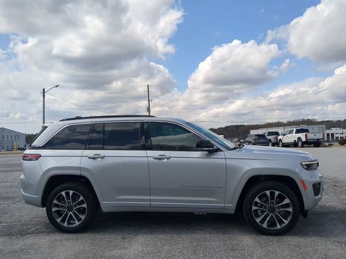 Used 2024 Jeep Grand Cherokee Overland w/ Advanced Protech Group III image 2