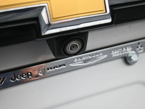 Used 2023 Chevrolet Traverse LT image 40