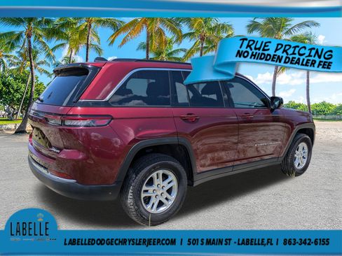 Used 2024 Jeep Grand Cherokee Laredo AWD/4WD image 4