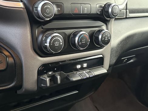 Used 2024 RAM 3500 Big Horn image 23