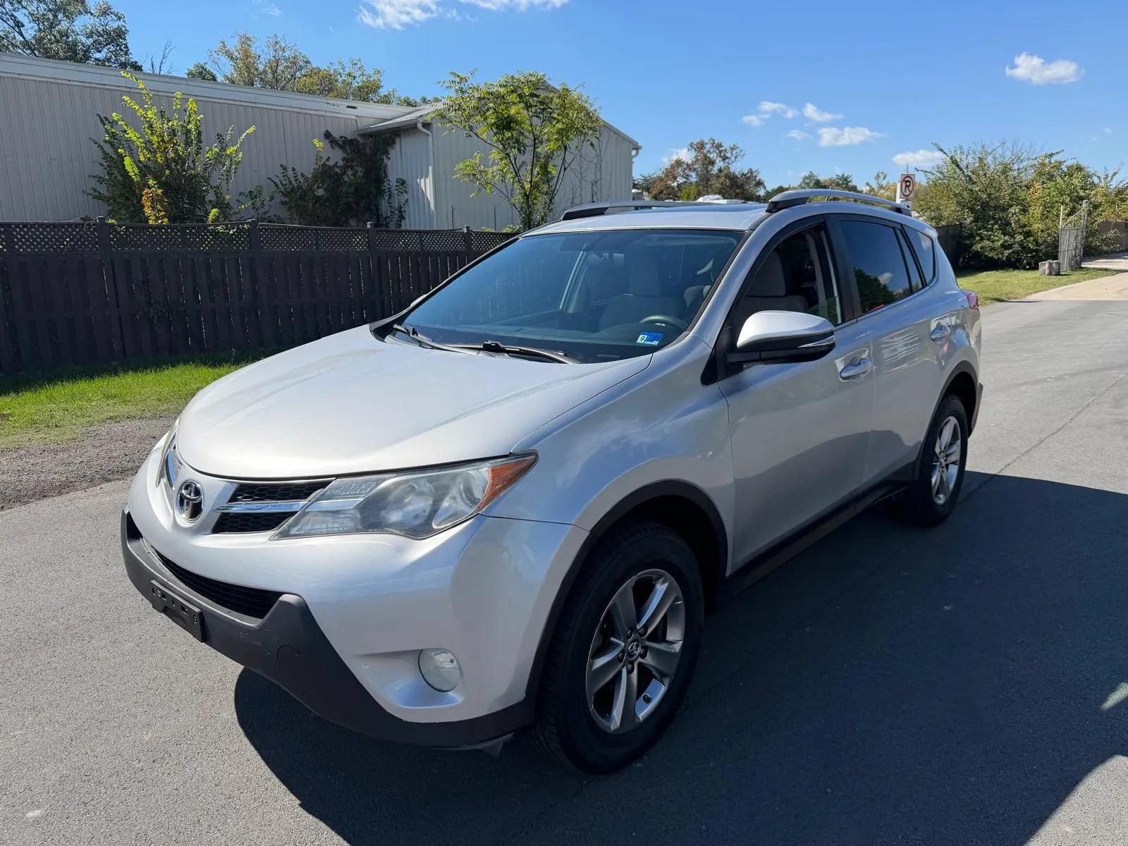 Used 2015 Toyota RAV4 XLE AWD/4WD image 1