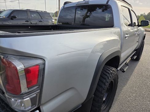 Used 2022 Toyota Tacoma TRD Off-Road w/ TRD Premium Off Road Package AWD/4WD image 8