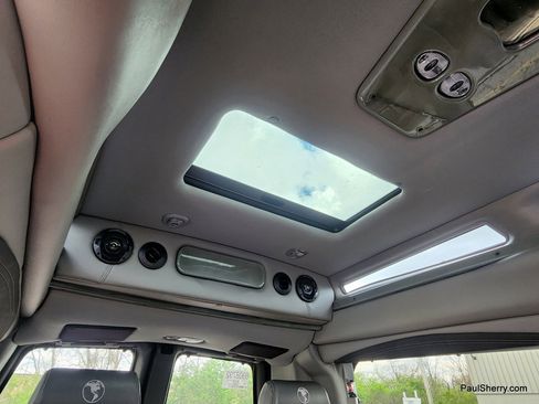 Used 2019 Chevrolet Express 2500 w/ Enhanced Convenience Package RWD image 4