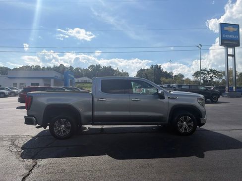 Used 2025 GMC Sierra 1500 SLT AWD/4WD image 11