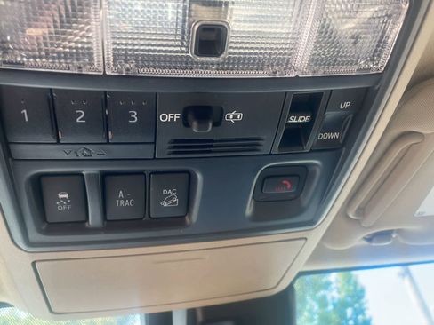 Used 2020 Toyota 4Runner SR5 Premium w/ Moonroof Package AWD/4WD image 21