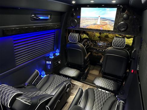 Used 2024 Mercedes-Benz Sprinter 3500 image 32