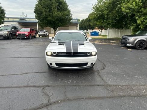 Used 2017 Dodge Challenger SXT RWD image 2