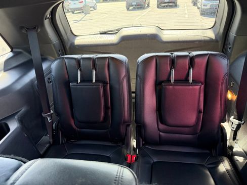 Used 2017 Ford Explorer XLT w/ Equipment Group 202A FWD image 15