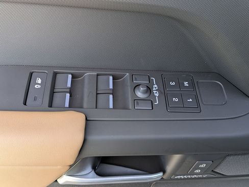 New 2026 Land Rover Defender 110 X-Dynamic SE image 22