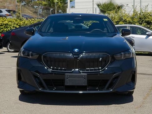 Used 2026 BMW i5 eDrive40 w/ M Sport Package RWD image 2