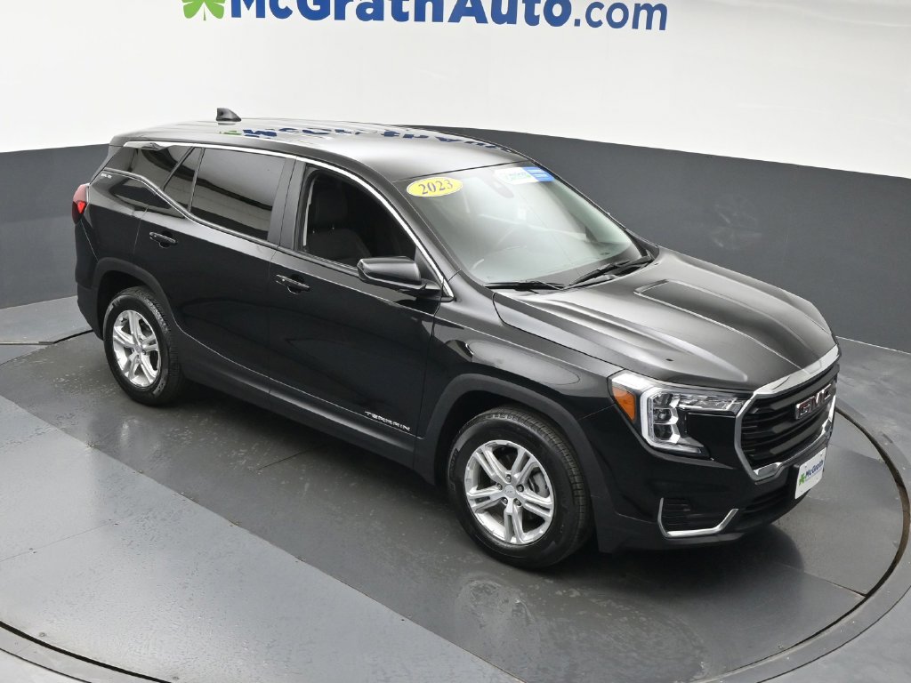 Used 2023 GMC Terrain SLE FWD image 2