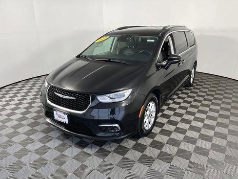 Used 2021 Chrysler Pacifica Touring-L image 3
