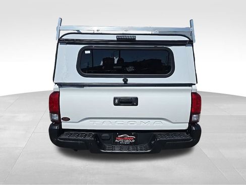 Used 2022 Toyota Tacoma SR RWD image 4