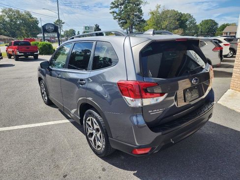 Used 2020 Subaru Forester Premium image 3