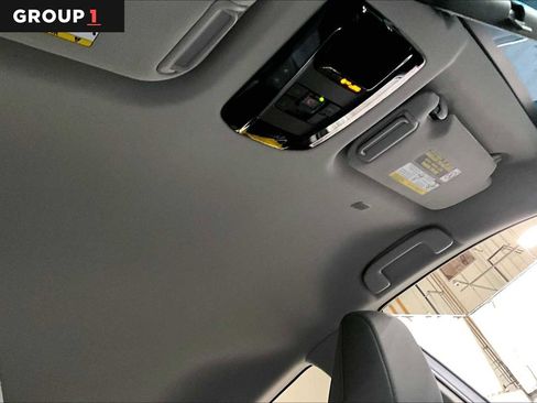 Used 2023 Toyota Venza LE image 14