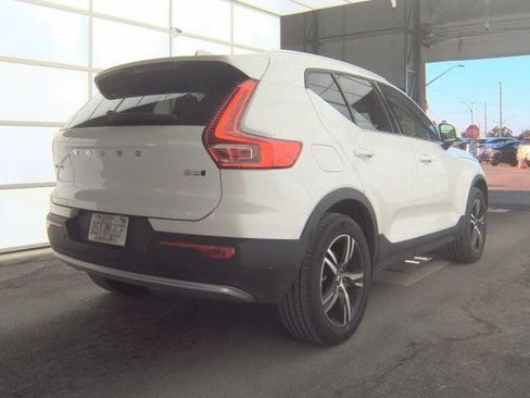 Used 2025 Volvo XC40 B5 Core image 4