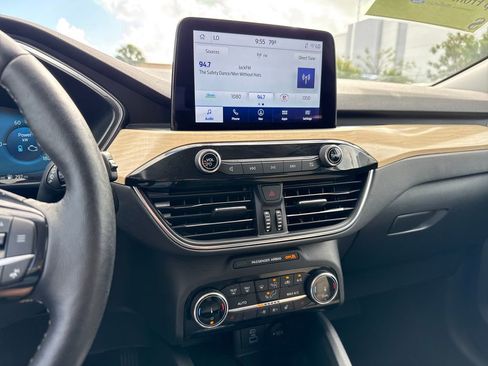 Used 2022 Ford Escape Titanium w/ Titanium Premium Package image 20