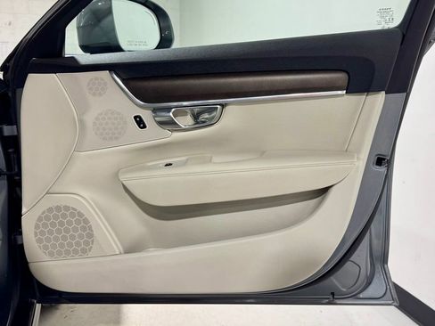 Used 2020 Volvo V90 T6 Cross Country image 27