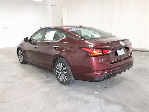 Used 2024 Nissan Altima 2.5 SV FWD image 7