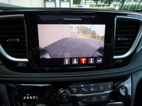 Used 2022 Chrysler Pacifica Limited w/ S Appearance Package FWD image 18