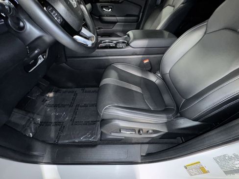 Used 2023 Honda Pilot Touring image 18