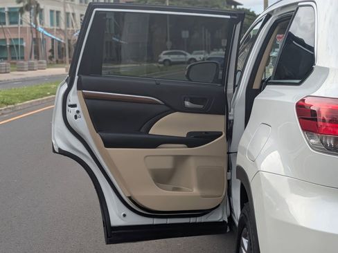 Used 2018 Toyota Highlander Limited Platinum image 8