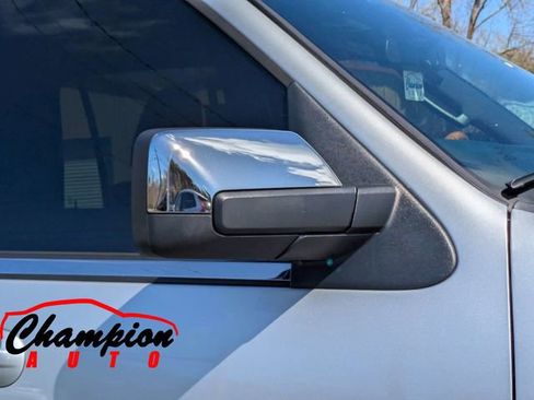 Used 2017 Lincoln Navigator Select image 14