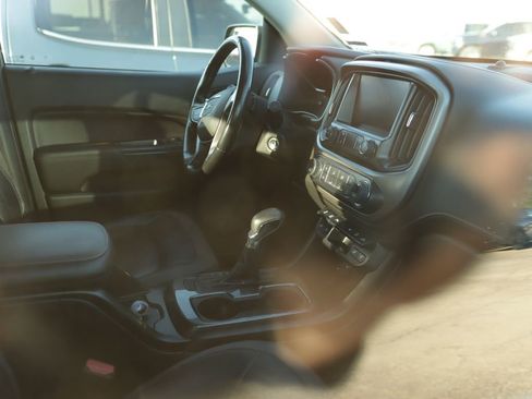 Used 2022 GMC Canyon AT4 w/ Driver Alert Package AWD/4WD image 5
