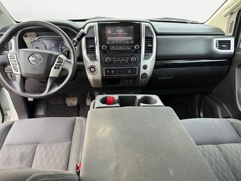 Used 2021 Nissan Titan SV image 10
