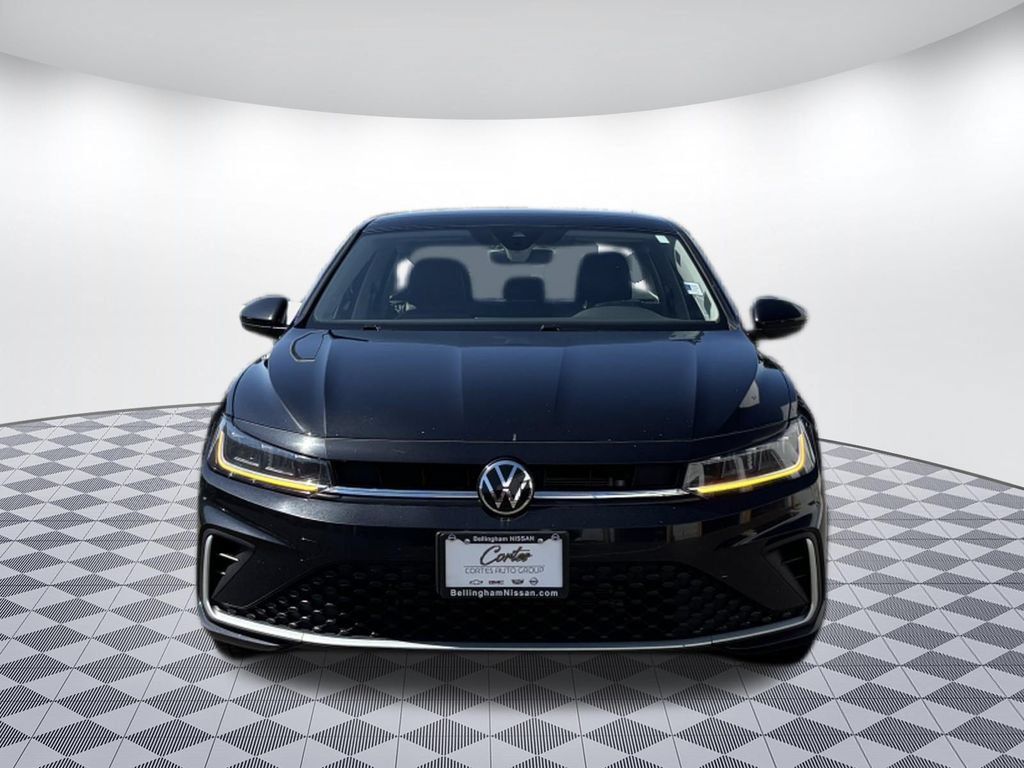 Used 2025 Volkswagen Jetta SE FWD image 2